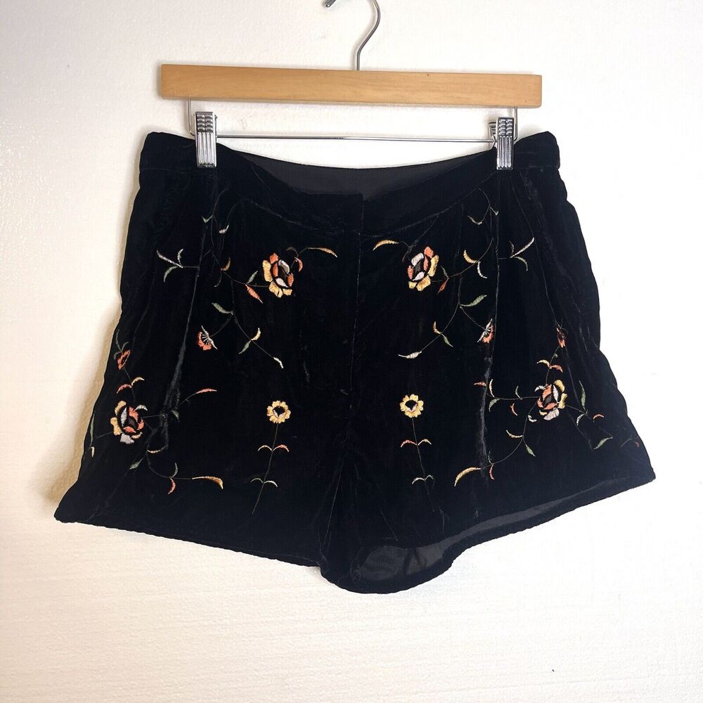 TopShop Black Velvet Floral Embroidered Shorts size 8